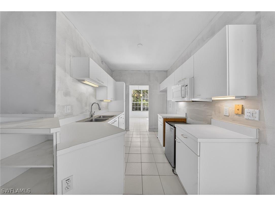 74 Silver Oaks Circle #9-103 Naples FL 34119 226008591 image8