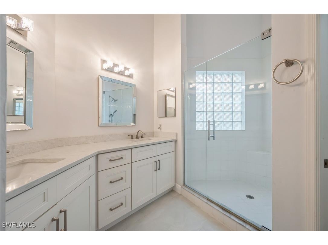 74 Silver Oaks Circle #9-202 Naples FL 34119 225053865 image18