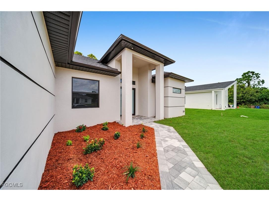 740 Chestnut Street E Lehigh Acres FL 33974 2025021162 image4