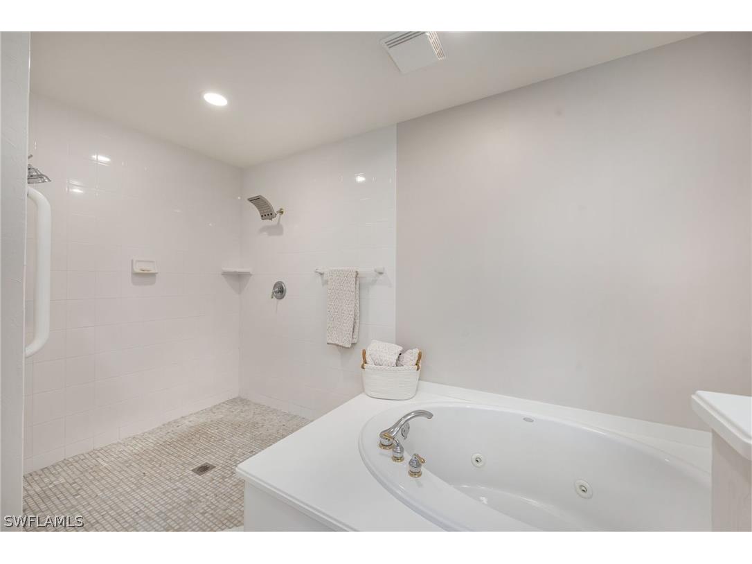 740 Waterford Drive #301 Naples FL 34113 226011710 image17
