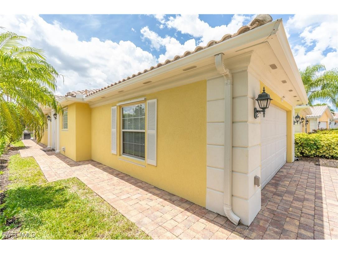 7402 Emilia Lane Naples FL 34114 223038880 image1