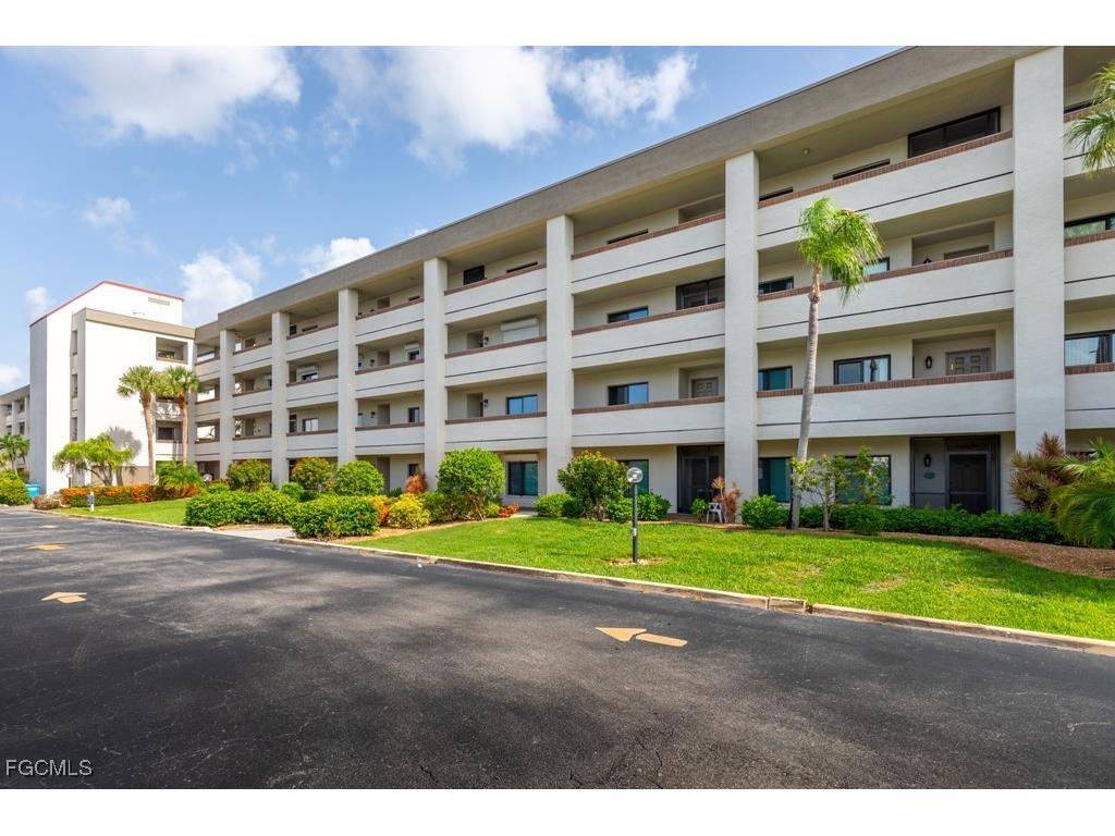 7402 Lake Breeze Drive #114 Fort Myers FL 33907 2025024999 image2