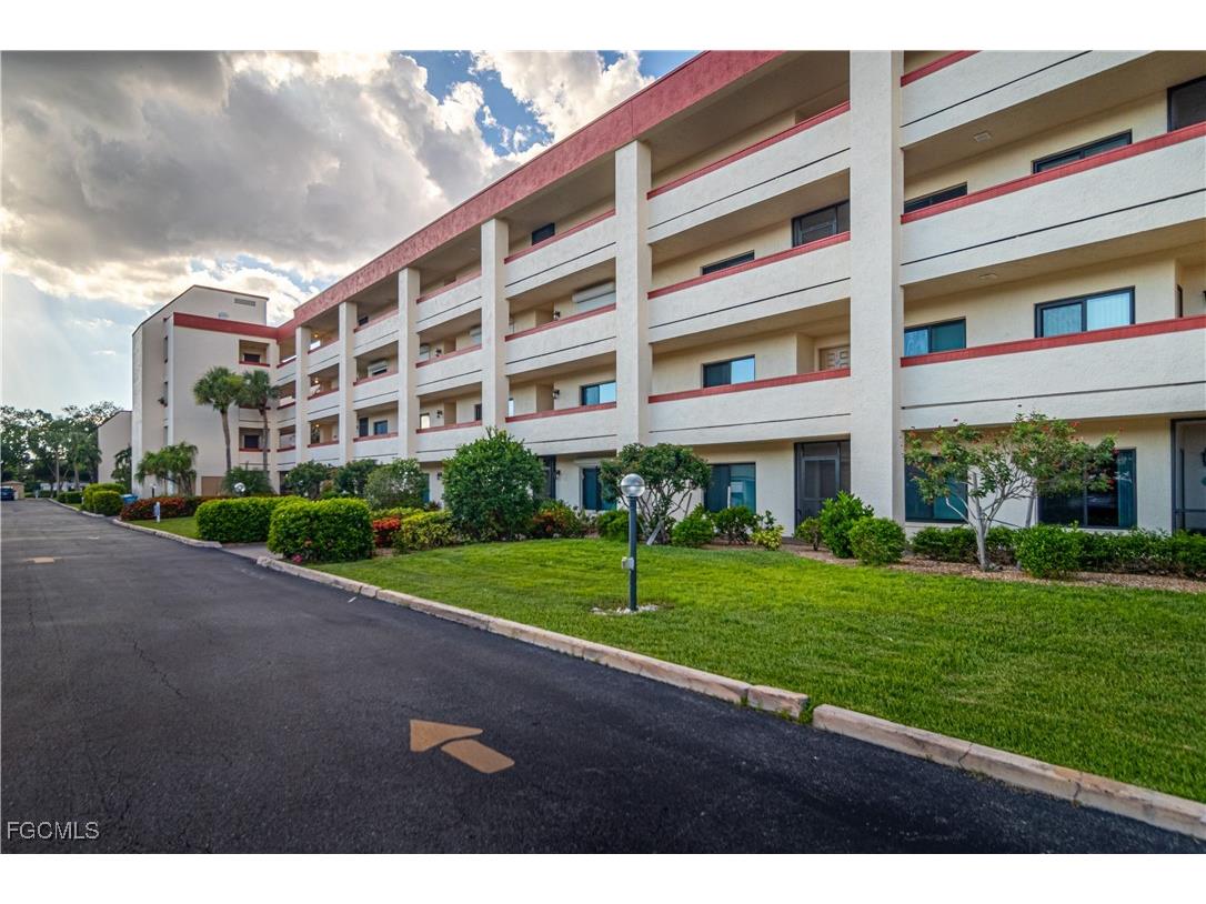7402 Lake Breeze Drive #212 Fort Myers FL 33907 2025008724 image1