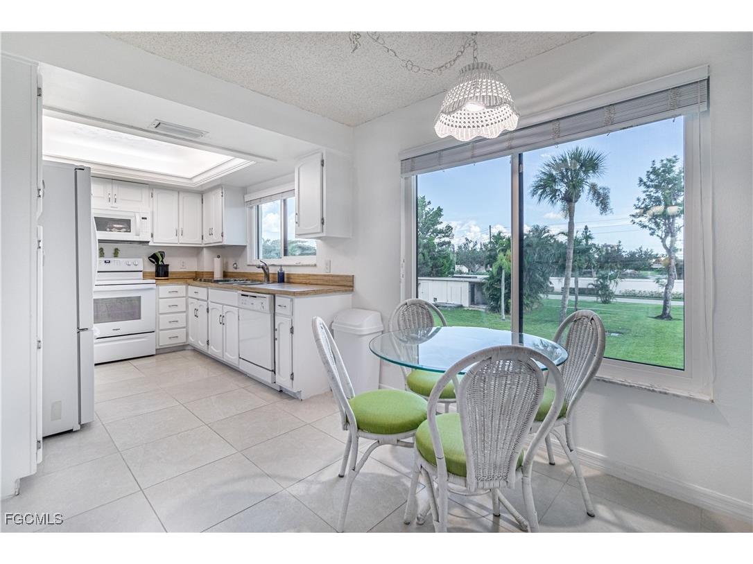 7402 Lake Breeze Drive #212 Fort Myers FL 33907 2025008724 image2