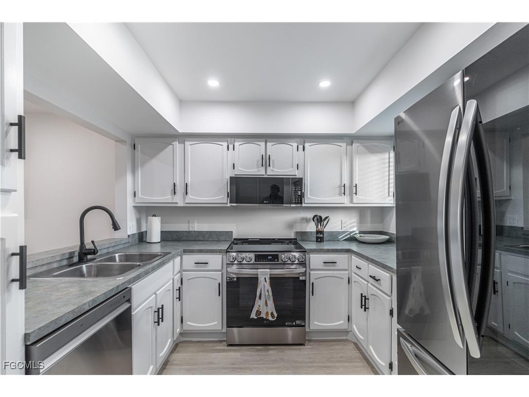 7402 Lake Breeze Drive #308 Fort Myers FL 33907 2025014904 image1