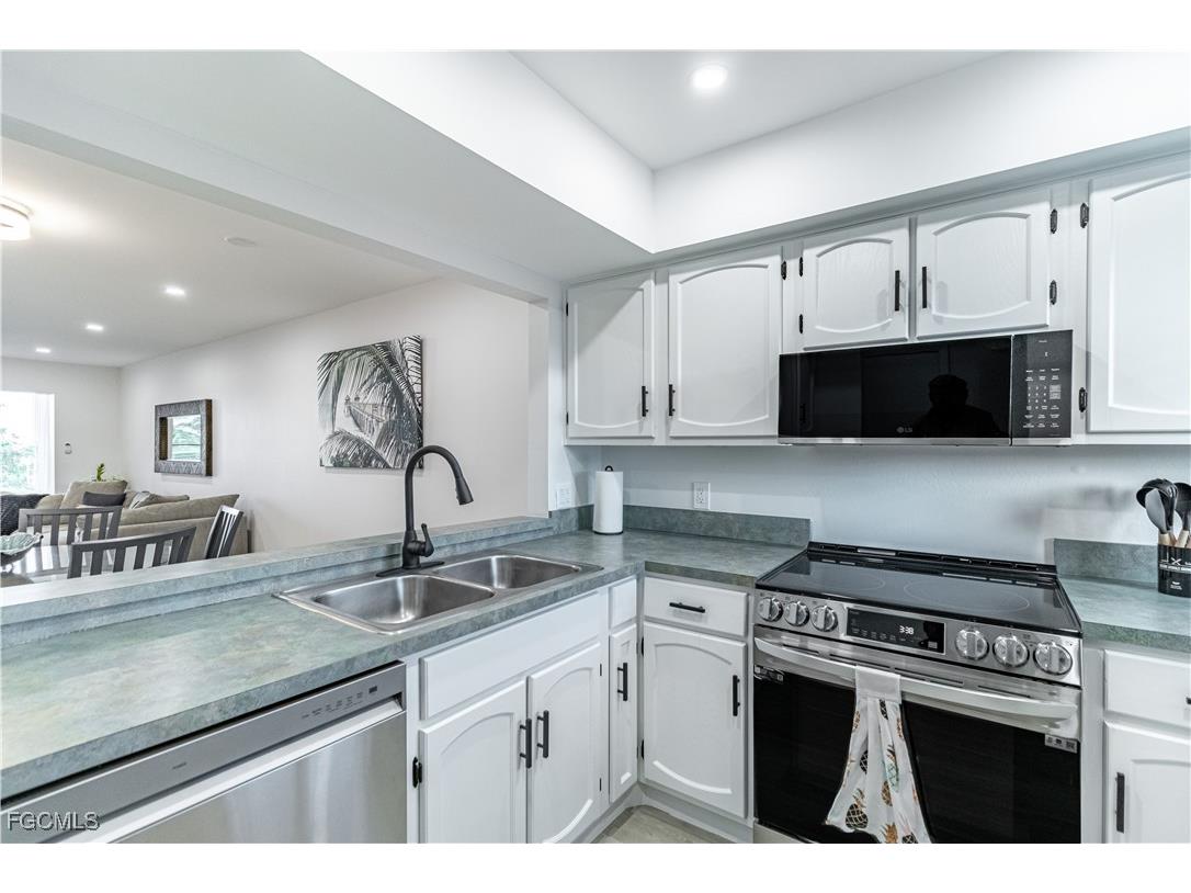 7402 Lake Breeze Drive #308 Fort Myers FL 33907 2025014904 image2