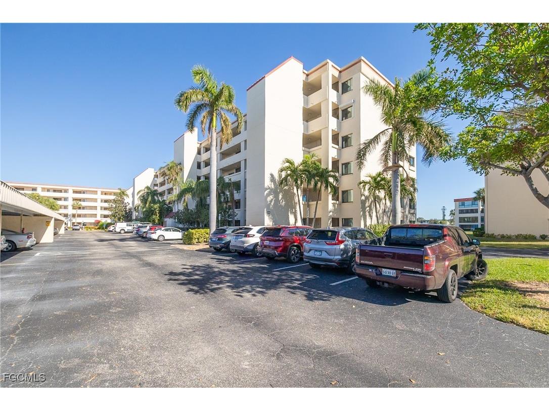7406 Lake Breeze Drive #218 Fort Myers FL 33907 2025021658 image1