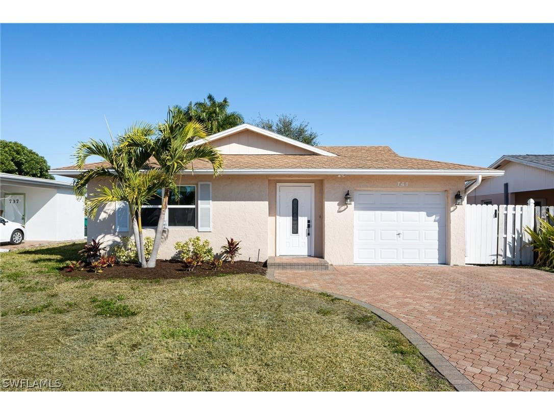 741 105th Avenue N Naples FL 34108 226006122 image1