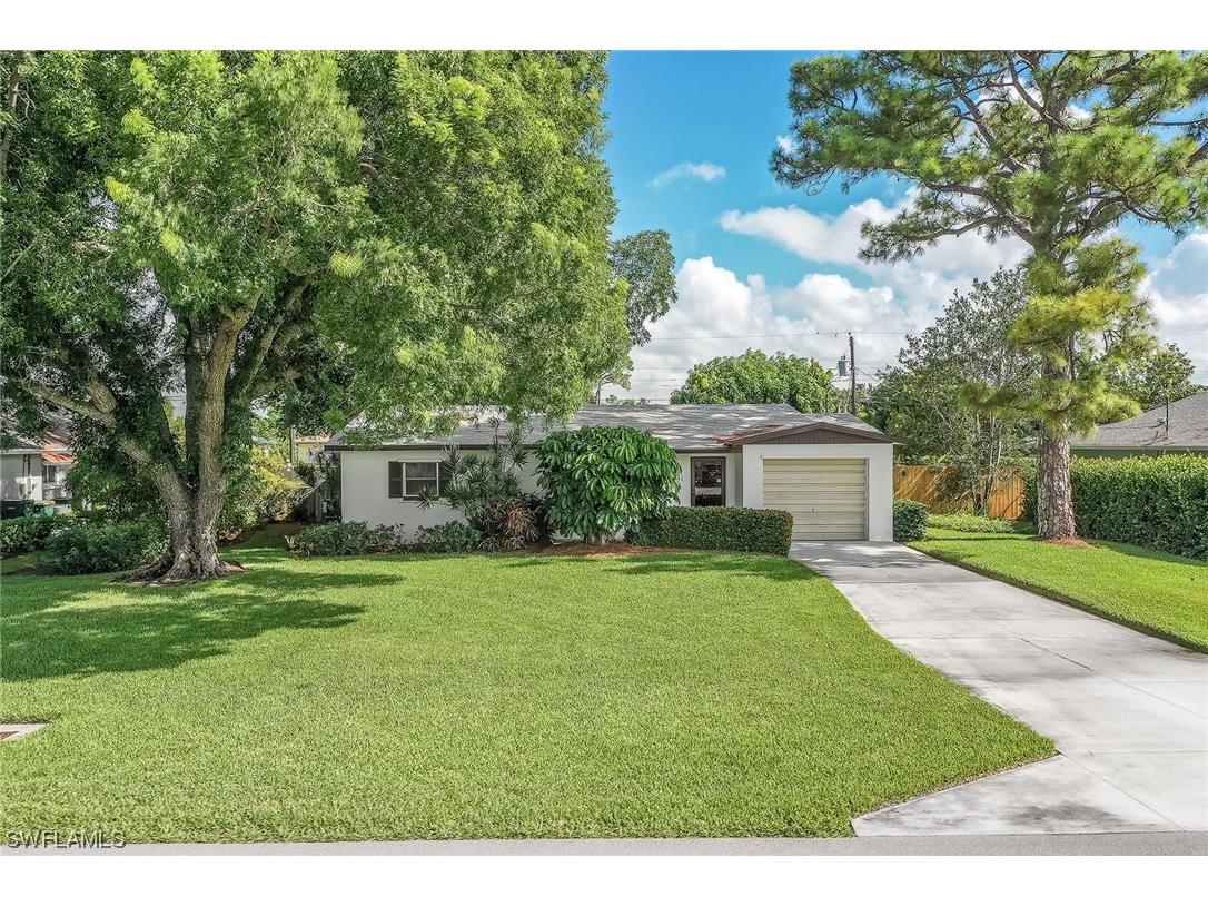 741 95th Avenue N Naples FL 34108 223061626 image1