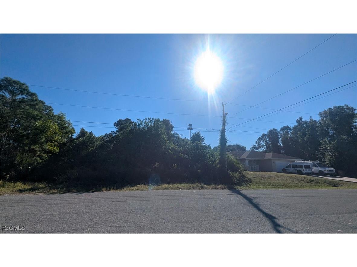741 Kalamar Drive Lehigh Acres FL 33974 2025021242 image7