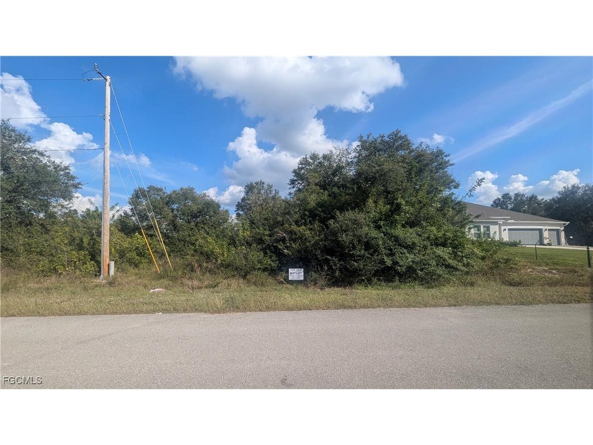 741 Kalamar Drive Lehigh Acres FL 33974 2025021242 image8