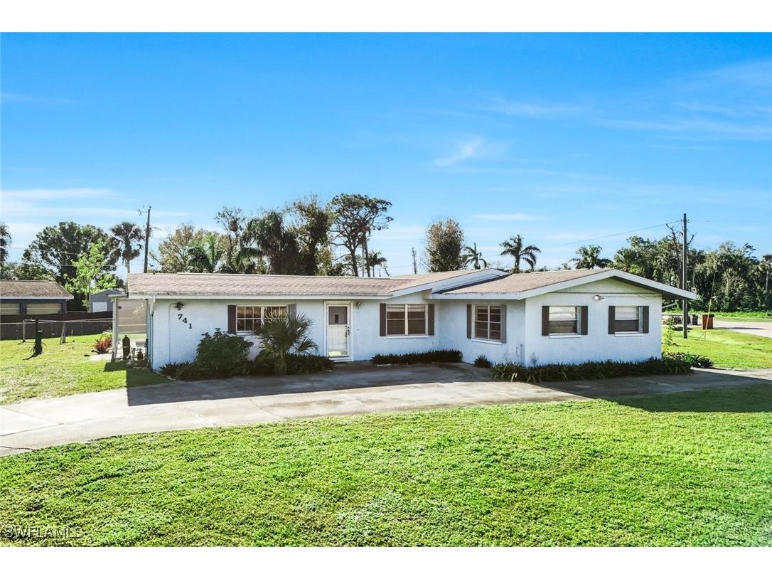 741 May Avenue North Fort Myers FL 33903 225002575 image1