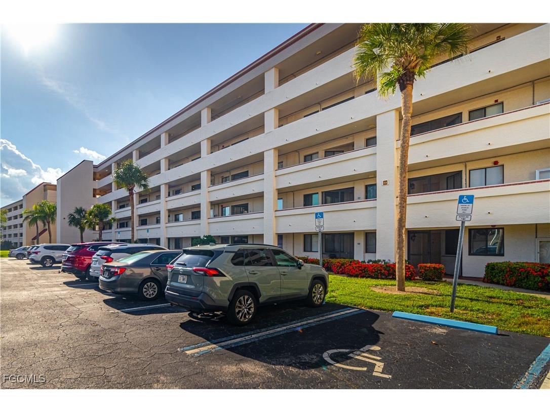 7410 Lake Breeze Drive #203 Fort Myers FL 33907 2025011593 image1