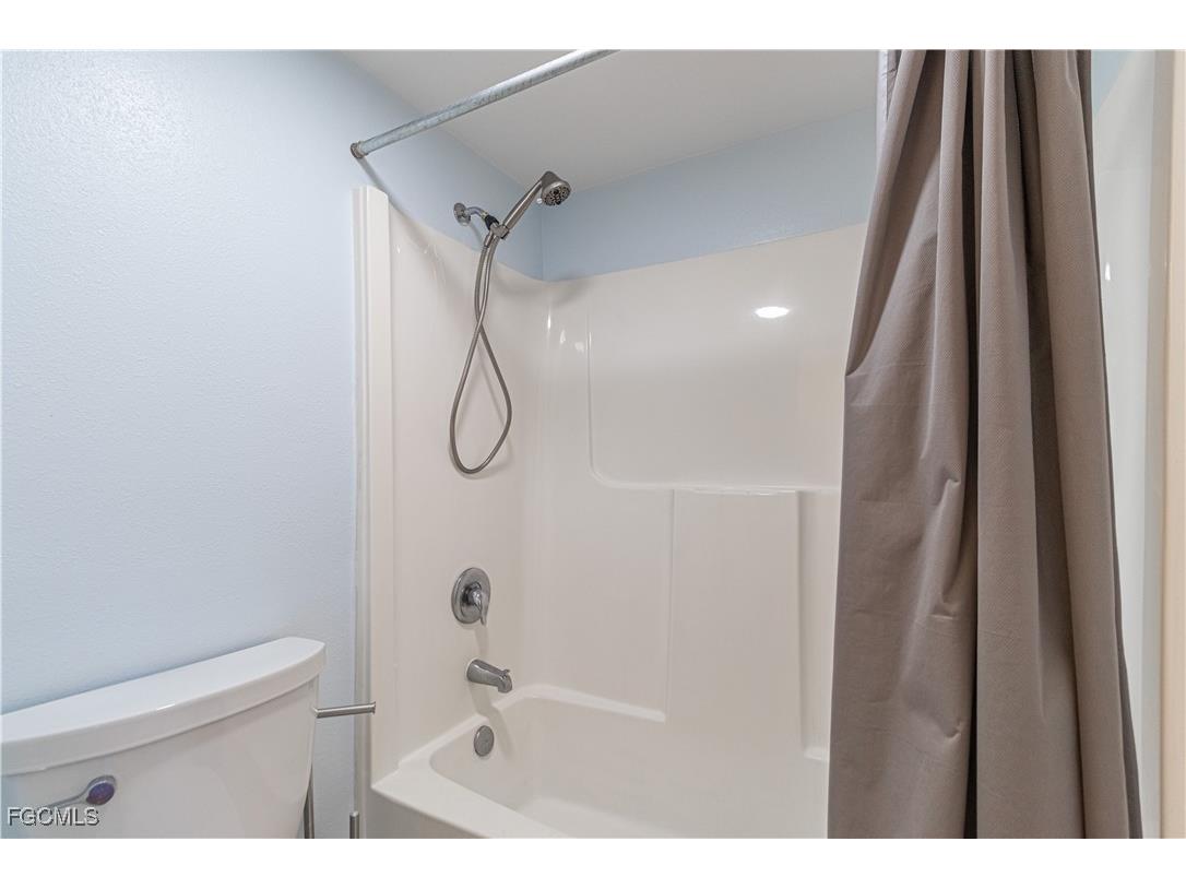 7410 Lake Breeze Drive #203 Fort Myers FL 33907 2025011593 image11