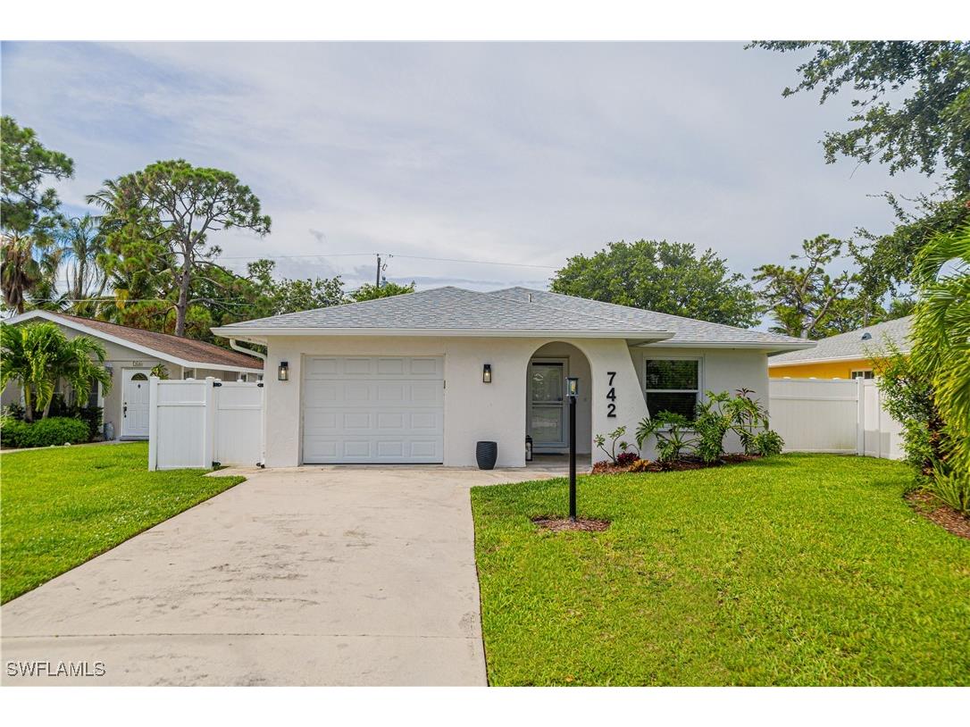 742 99th Avenue N Naples FL 34108 225053376 image1