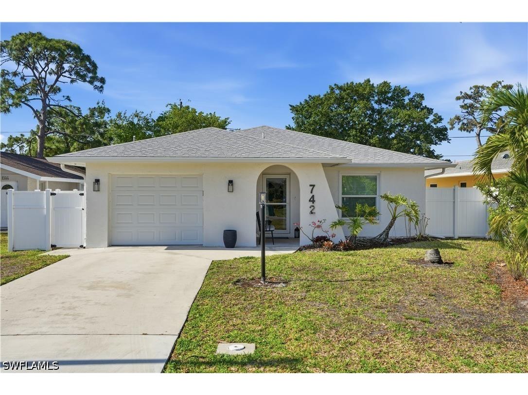 742 99th Avenue N Naples FL 34108 226017624 image1