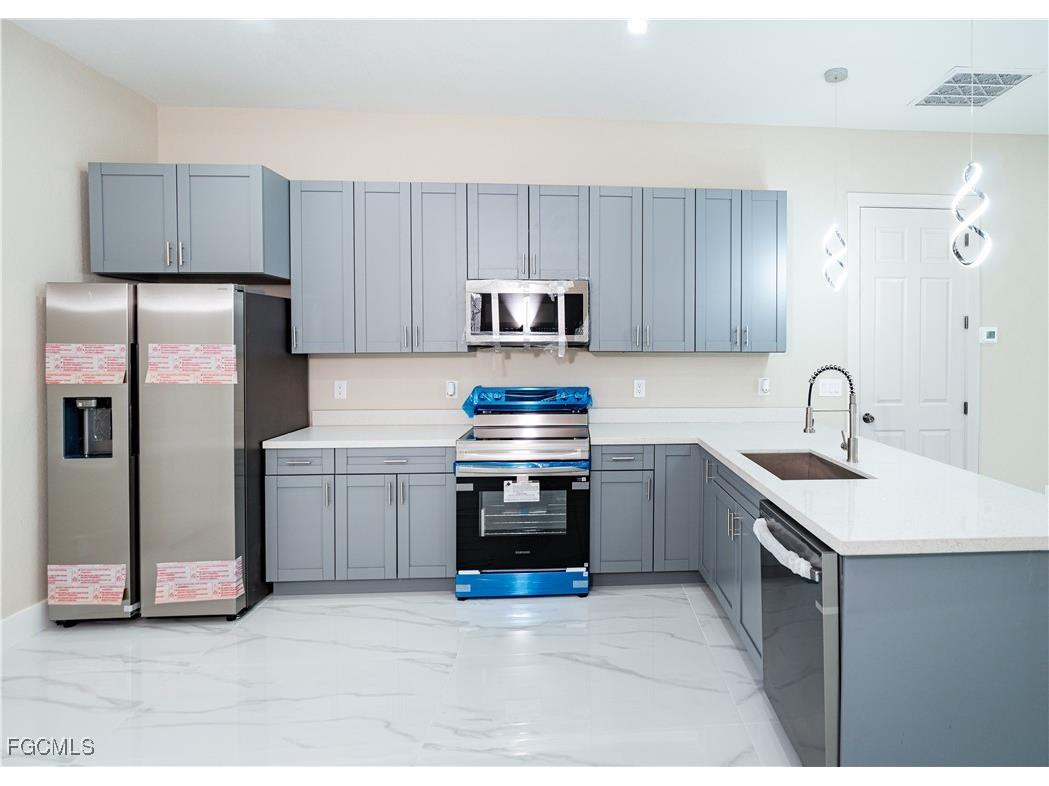 742 Jaguar Boulevard Lehigh Acres FL 33974 2026005285 image5