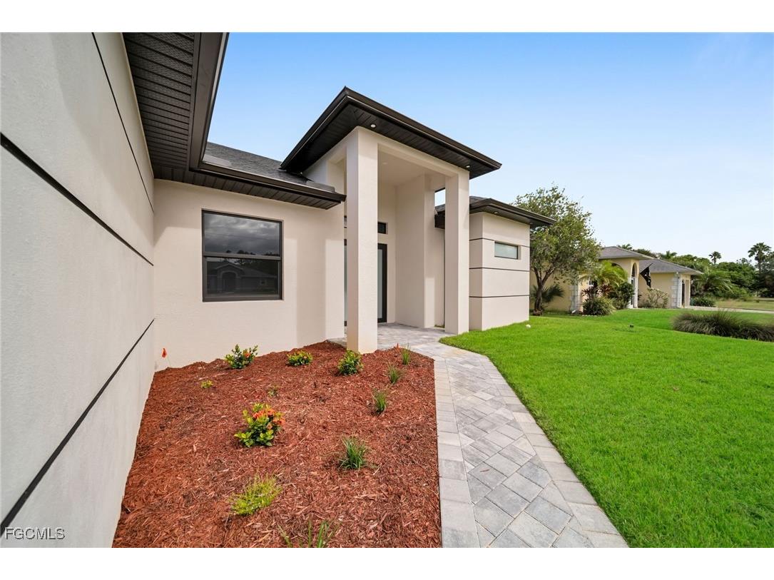 743 Chestnut Street E Lehigh Acres FL 33974 2025021143 image4