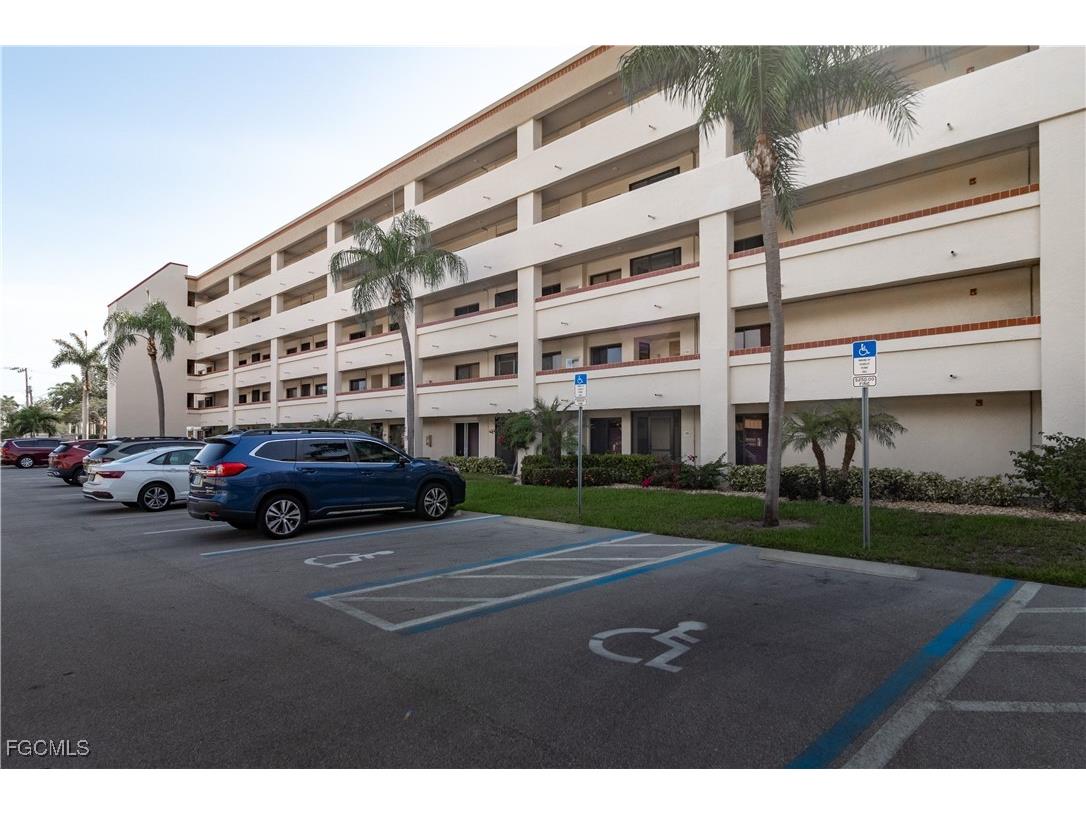 7430 Lake Breeze Drive #403 Fort Myers FL 33907 2025023712 image12