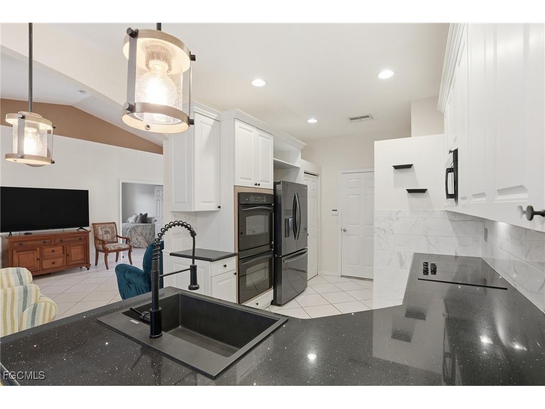 7432 Berkshire Pines Drive Naples FL 34104 2025021895 image10