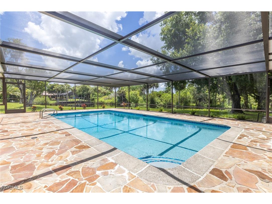 7436 Dana Lin Circle North Fort Myers FL 33917 2025022830 image2