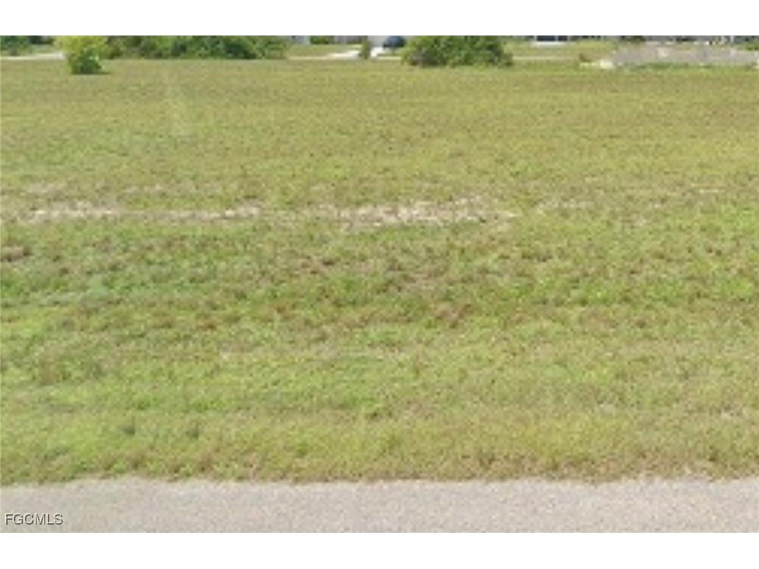 746 Alamo Street E Lehigh Acres FL 33974 2025006443 image2