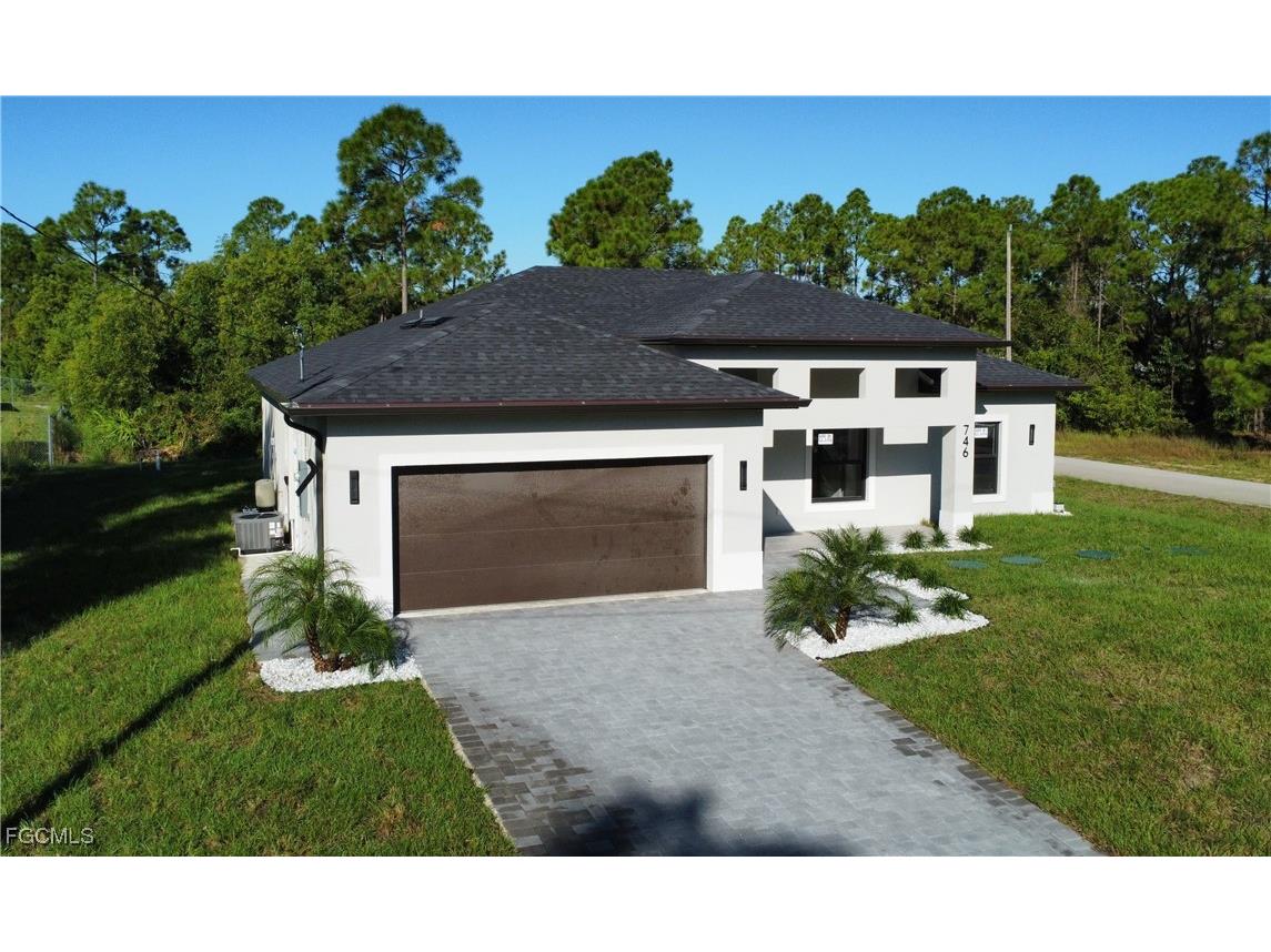746 Courtland Avenue S Lehigh Acres FL 33974 2025020139 image1