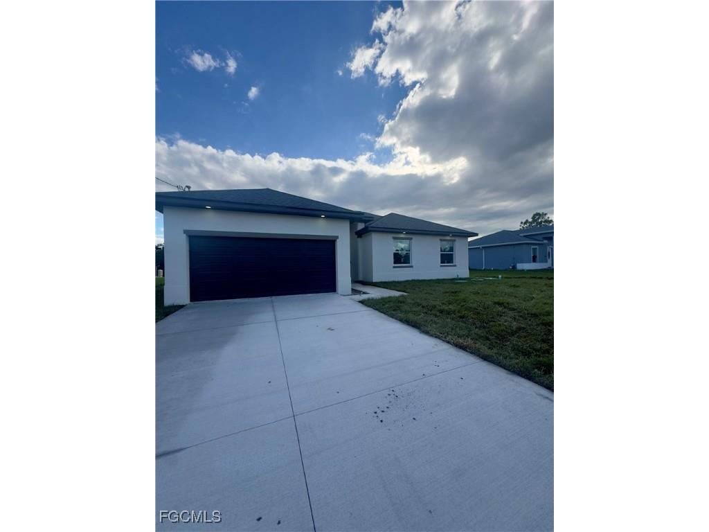 748 Chestnut Street E Lehigh Acres FL 33974 2025023483 image1