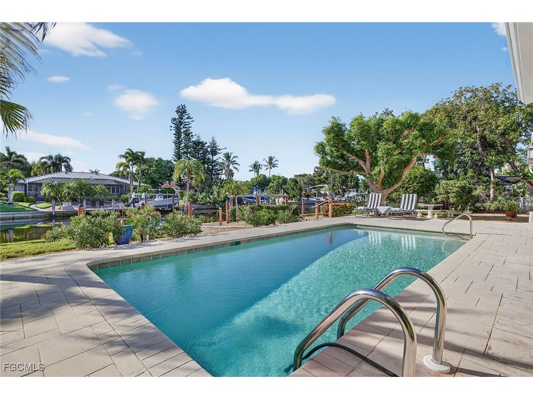 748 Windlass Way Sanibel FL 33957 2025017138 image39