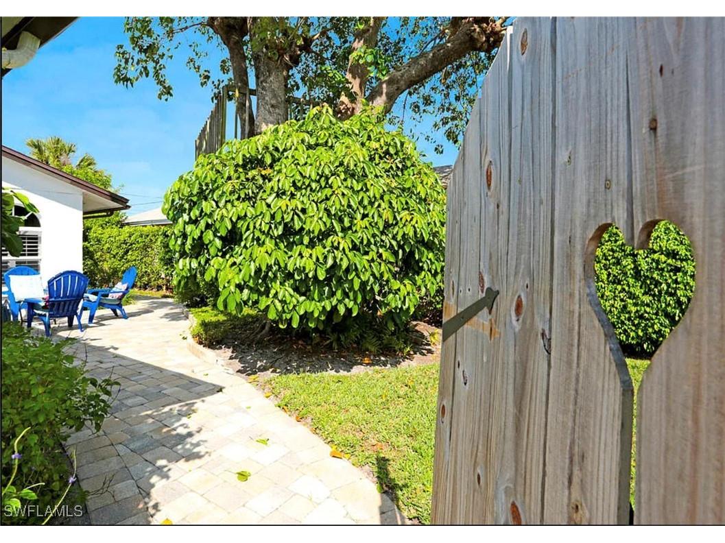 749 105th Avenue N Naples FL 34108 225084243 image2