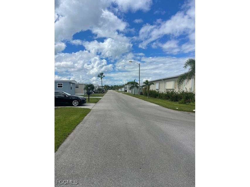 75 Hacienda Boulevard Fort Myers FL 33905 2025014498 image10
