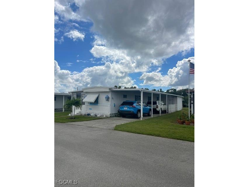 75 Hacienda Boulevard Fort Myers FL 33905 2025014498 image2
