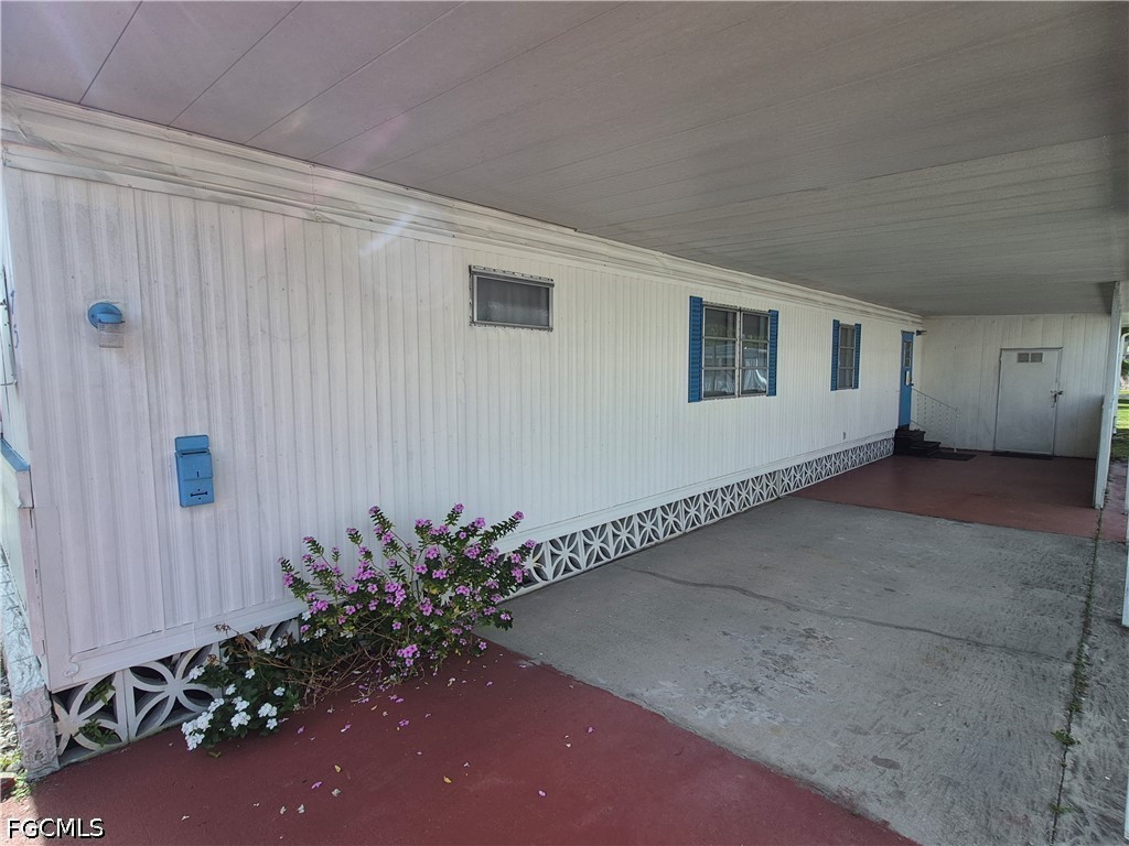 75 Hacienda Boulevard Fort Myers FL 33905 2026022206 image4