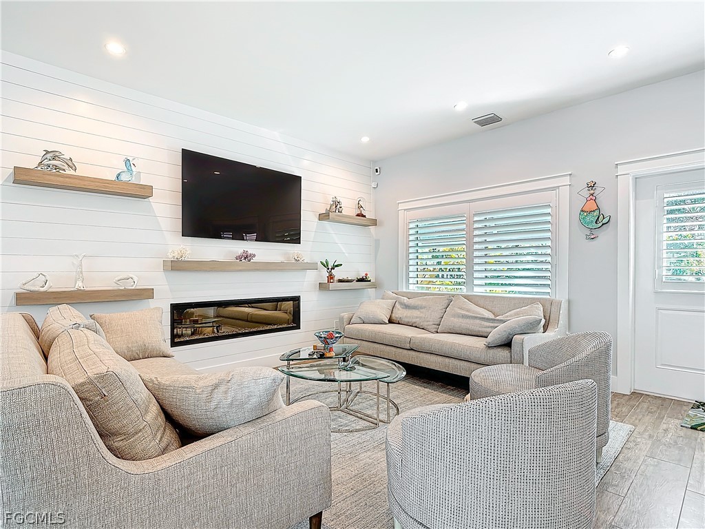 750 Periwinkle Way Sanibel FL 33957 2026011964 image3