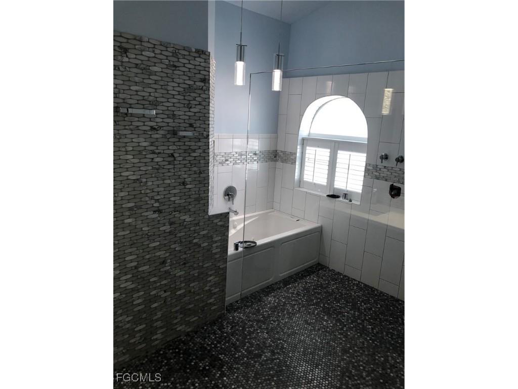 7500 Cameron Circle Fort Myers FL 33912 2026000912 image4