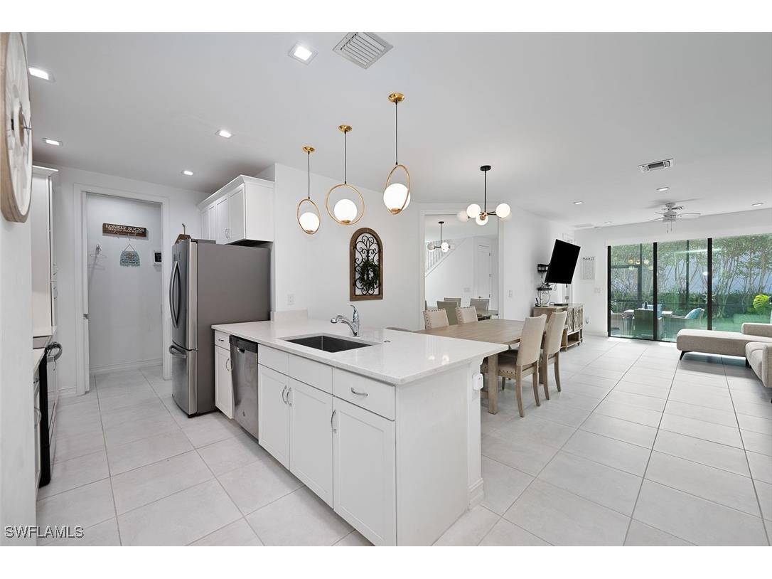 7504 Carnegie Way Naples FL 34119 225059659 image1