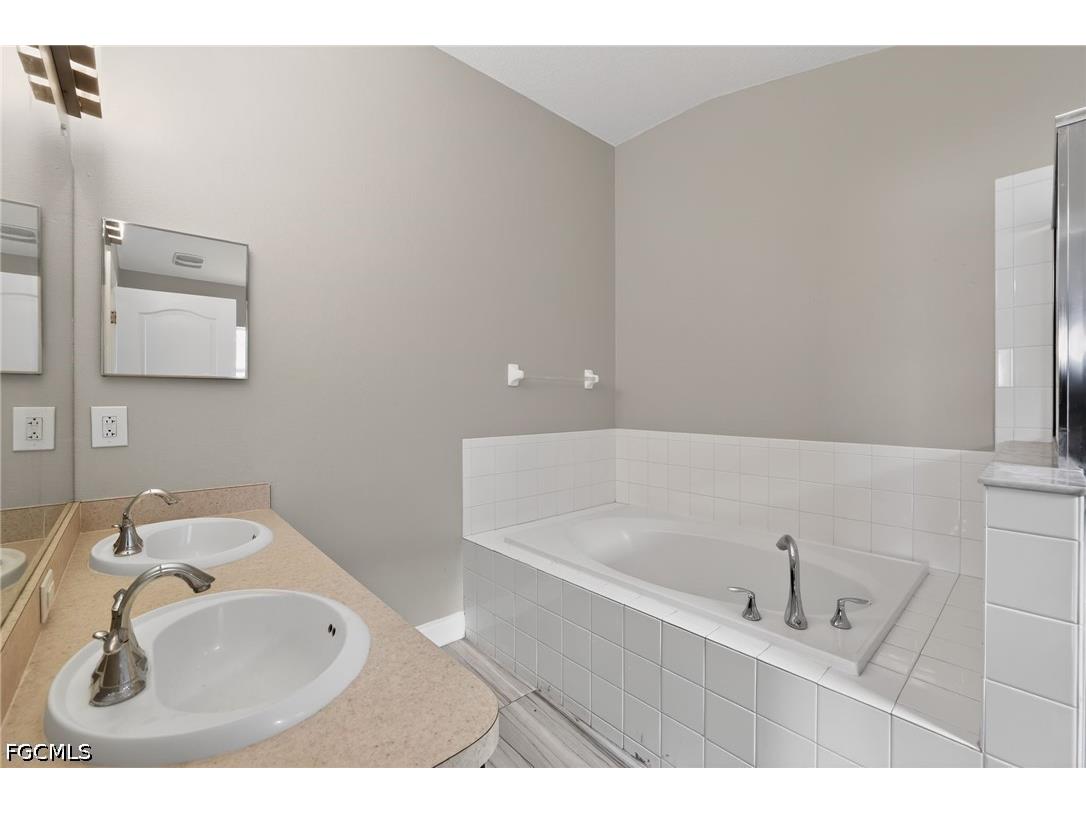7513 Turtle View Drive Ruskin FL 33573 2026021039 image38