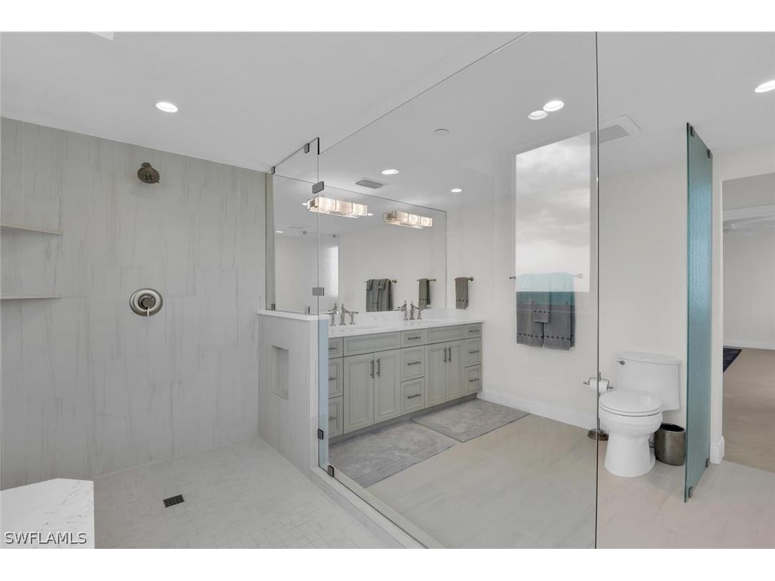 7515 Pelican Bay Boulevard #17D Naples FL 34108 226006943 image24