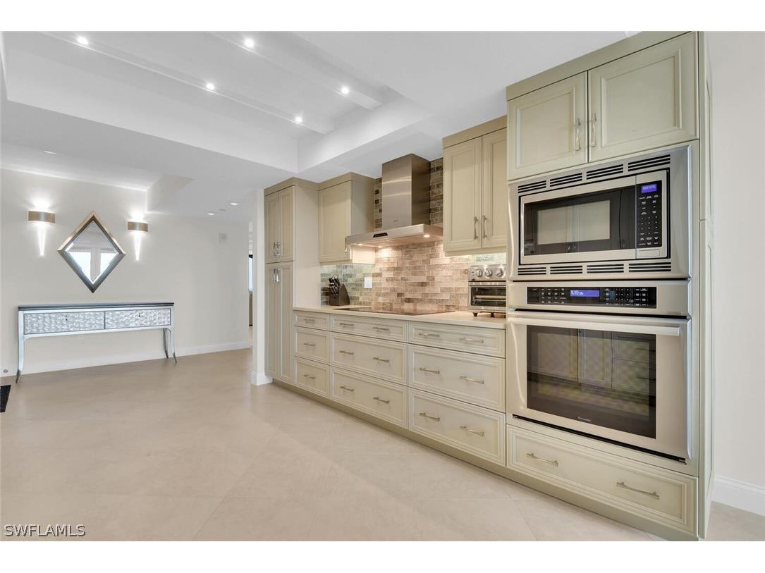 7515 Pelican Bay Boulevard #17D Naples FL 34108 226006943 image8