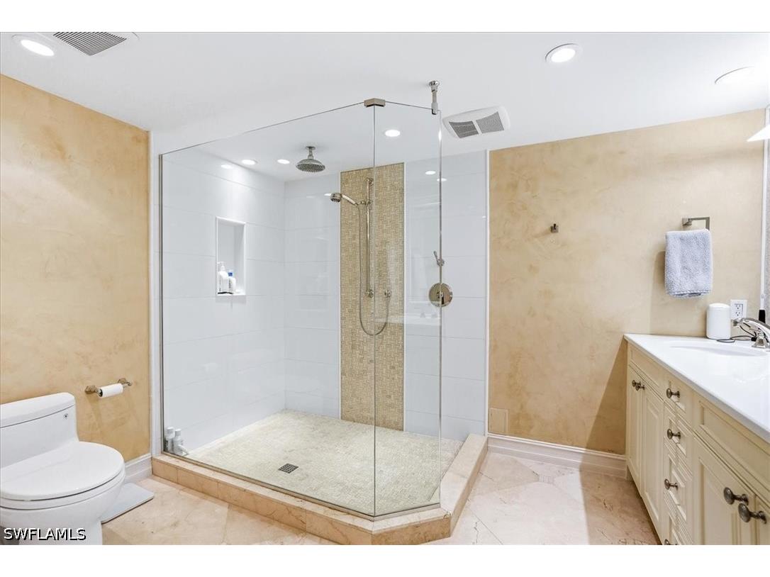 7515 Pelican Bay Boulevard #5C Naples FL 34108 226024932 image41