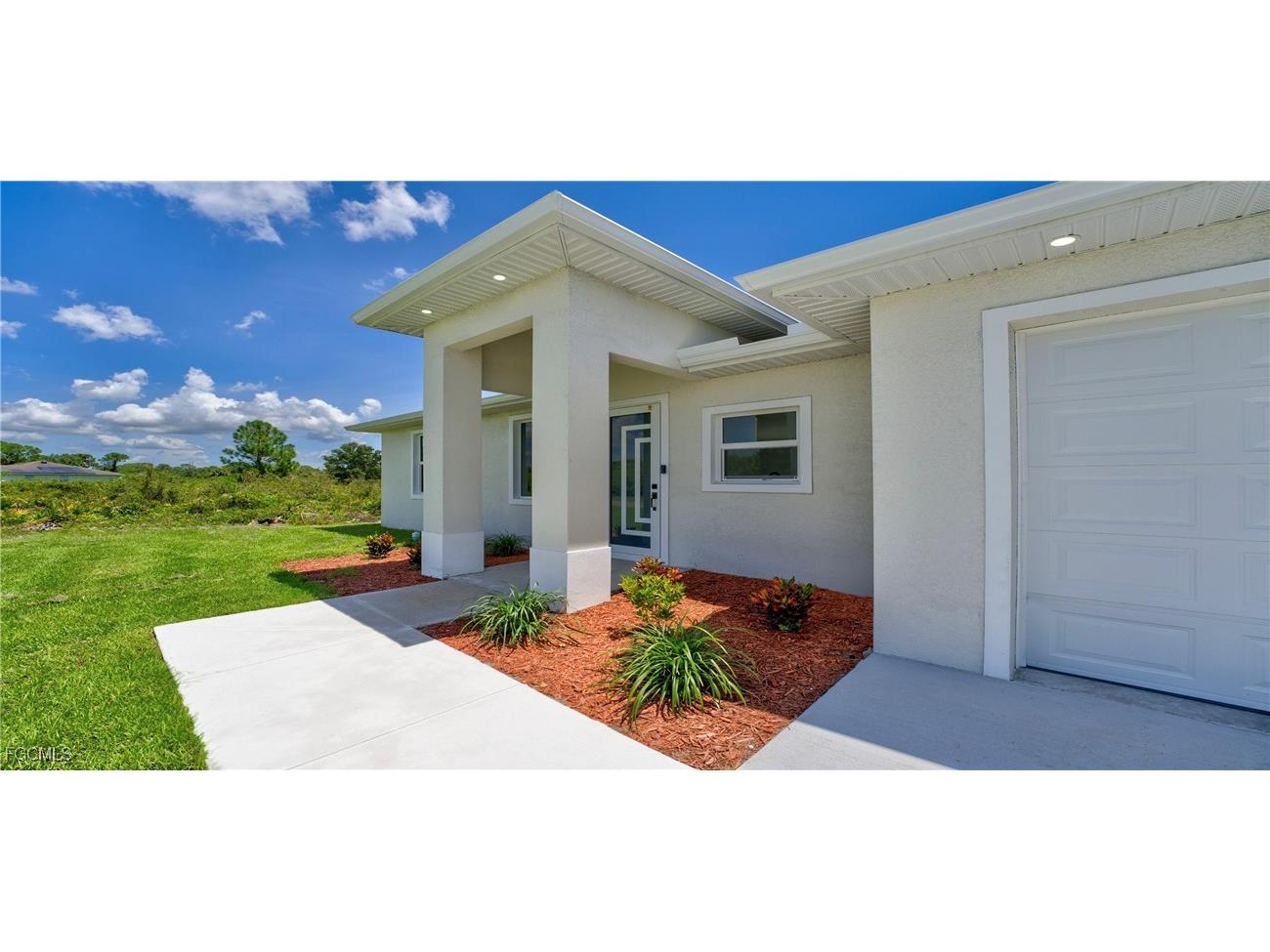 752 Cardinal Street E Lehigh Acres FL 33974 2025013907 image1