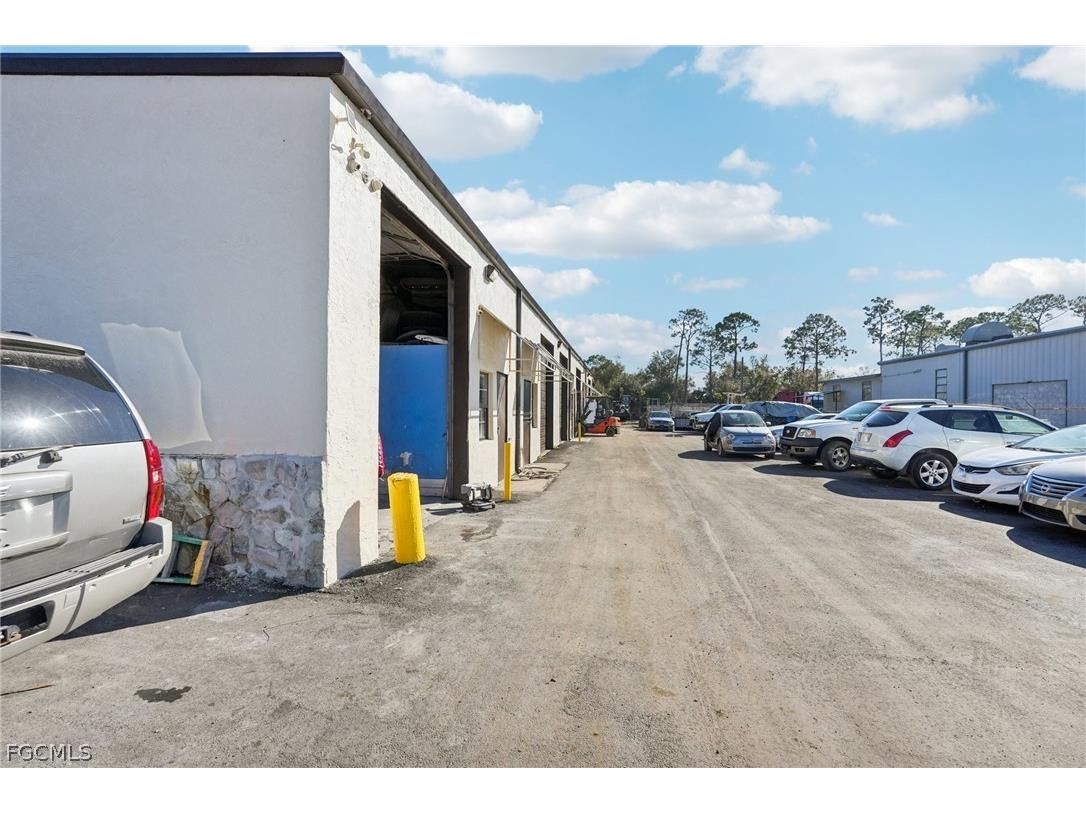 7521 Aluminum Road North Fort Myers FL 33903 2026009090 image6
