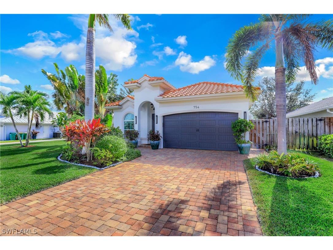 754 93rd Avenue N Naples FL 34108 222087312 image1