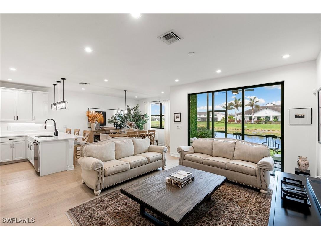 7544 Carnegie Way Naples FL 34119 225004201 image1
