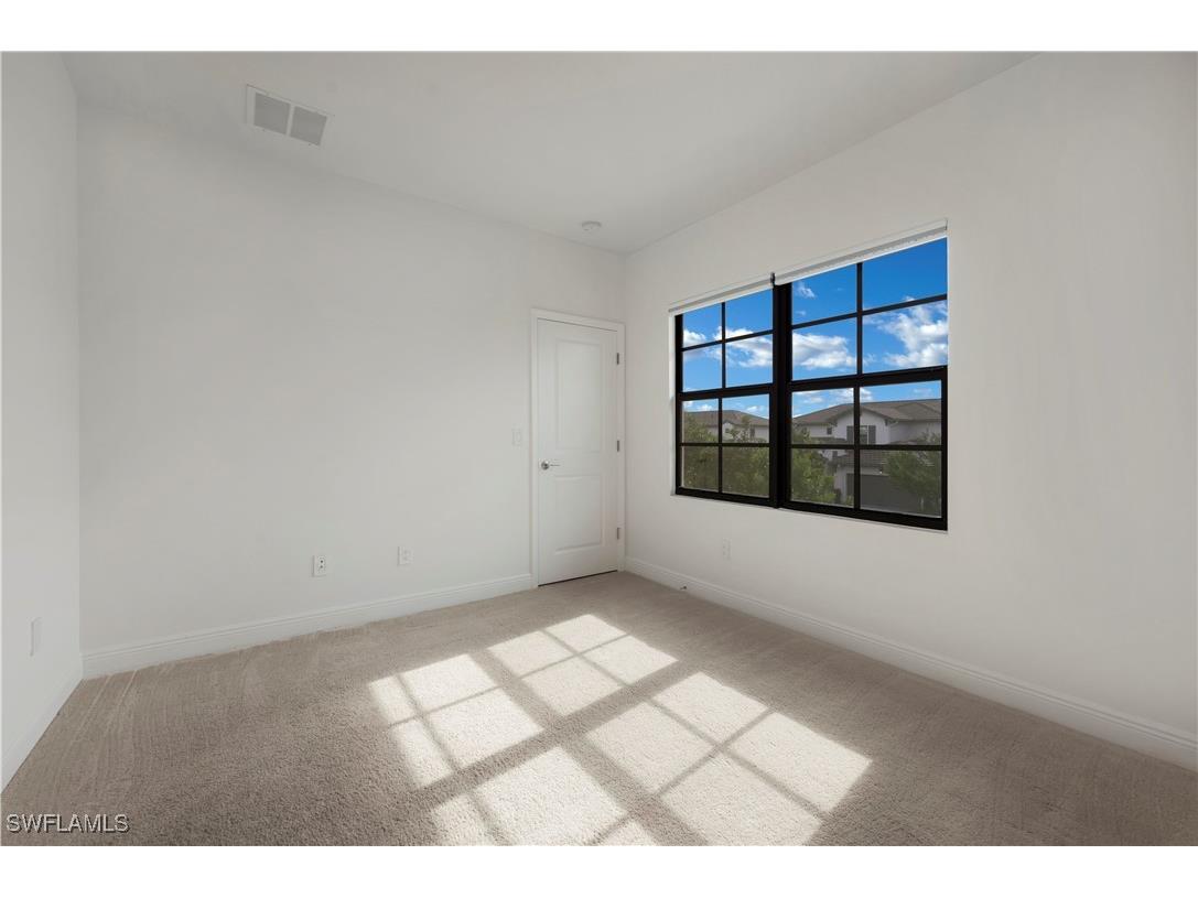 7549 Carnegie Way Naples FL 34119 225076347 image10