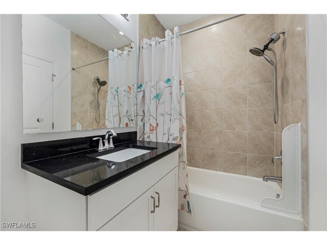 7549 Carnegie Way Naples FL 34119 225076357 image11