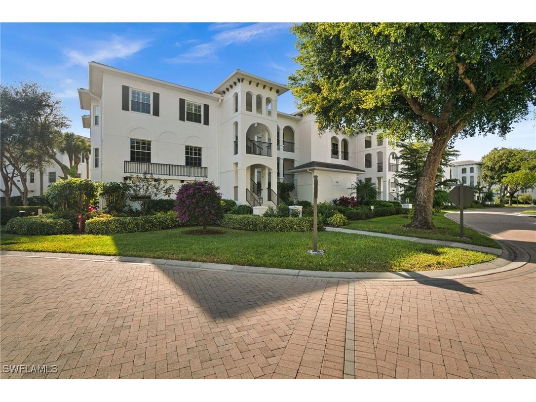 755 Bentwater Circle #104 Naples FL 34108 225084843 image1