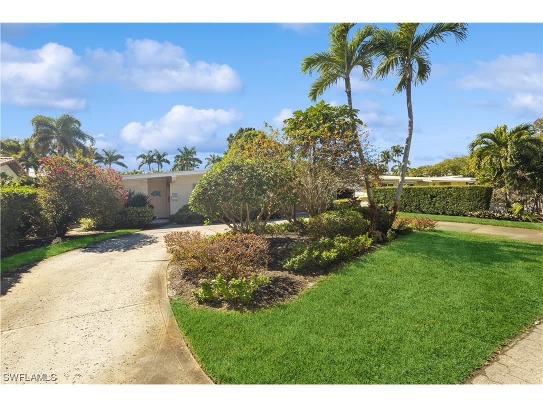 756 Broad Court S Naples FL 34102 224017739 image1