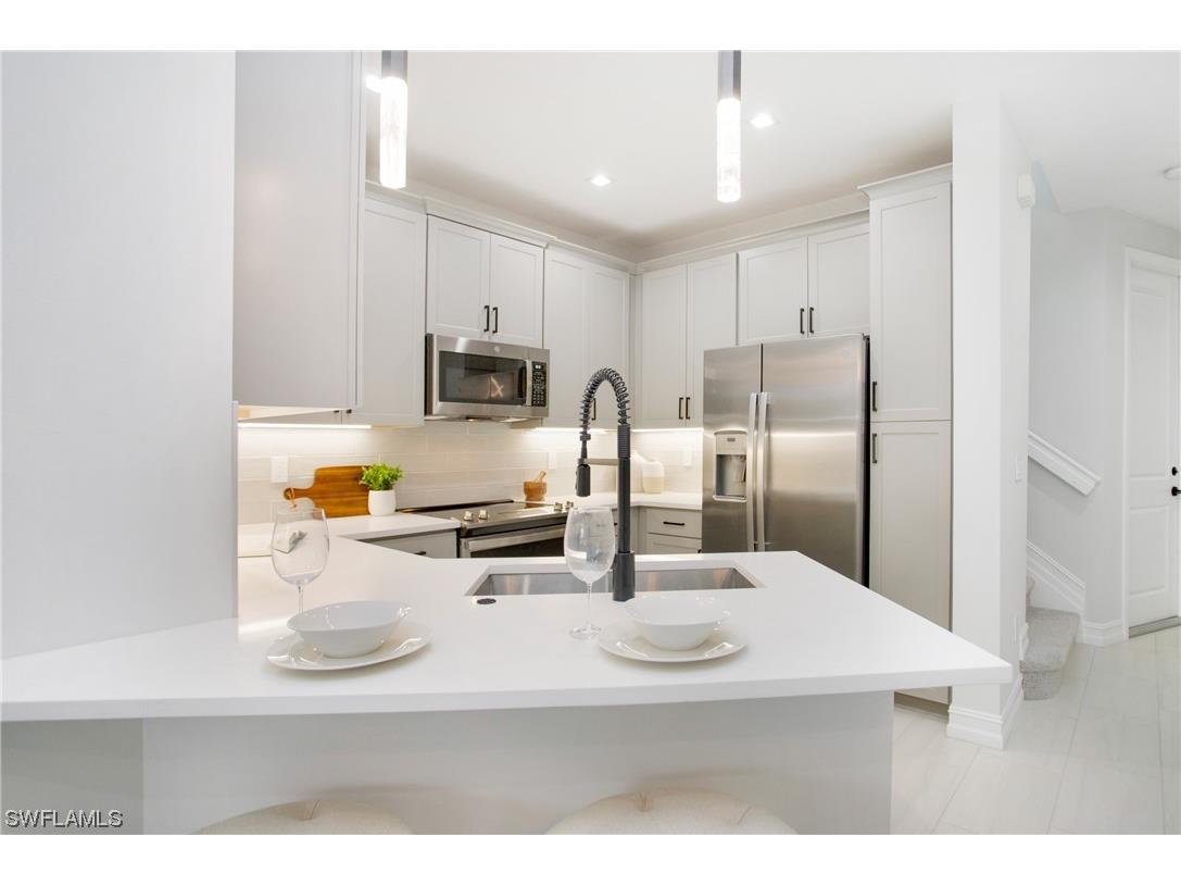 7562 Rockefeller Drive Naples FL 34119 224014199 image1