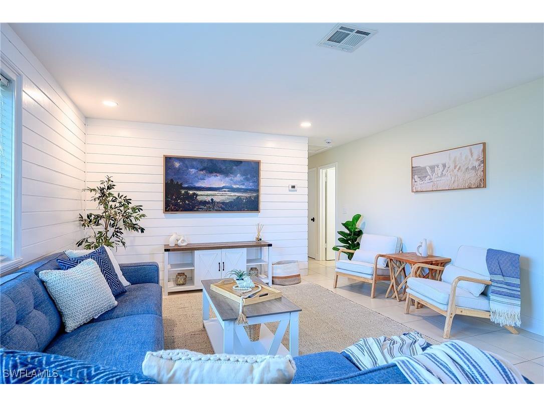 757 101 Avenue N Naples FL 34108 225053387 image1